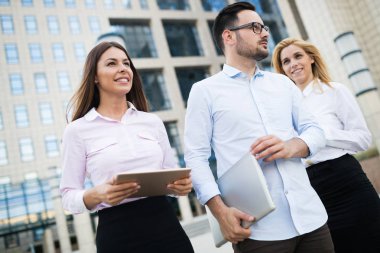 genç iş ortakları