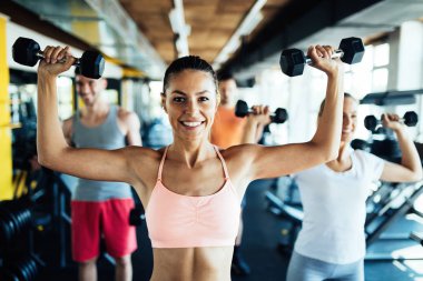 egzersizleri yapıyor ile çekici kadın 