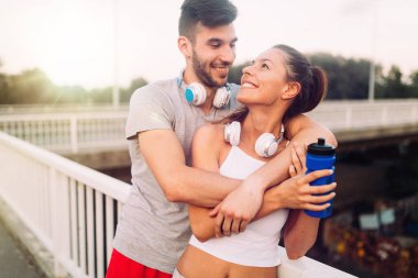 erkek ve kadın koşu, mola sırasında