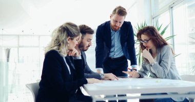  birlikte projede çalışan mimarlar