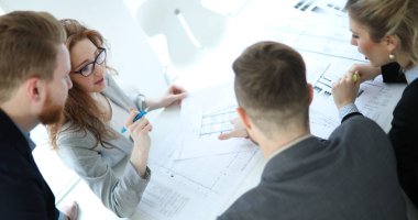  birlikte projede çalışan mimarlar