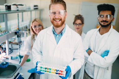  poz genç başarılı bilim adamları 