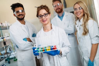  poz genç başarılı bilim adamları 