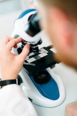 Portre resmi mikroskop seyir araştırmacı