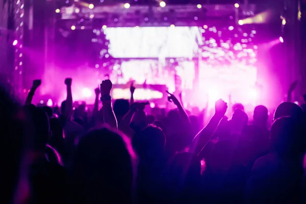 Cheering crowd with hands — Stock Photo, Image