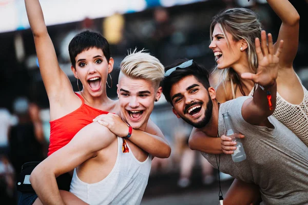 Group Young Friends Having Great Time Music Festival — Stock Photo, Image