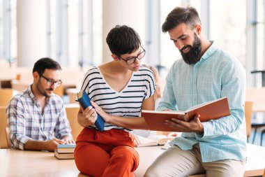  kitaplıkta vakit öğrenciler