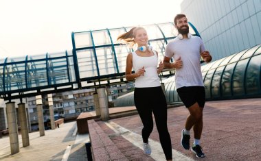 Çift çalışan birlikte 