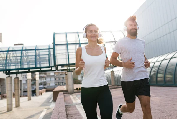 Couple running together — Stock Photo, Image