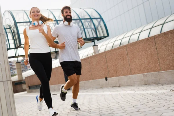 Couple running together — Stock Photo, Image