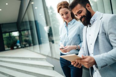 business çift dijital tablet kullanma 