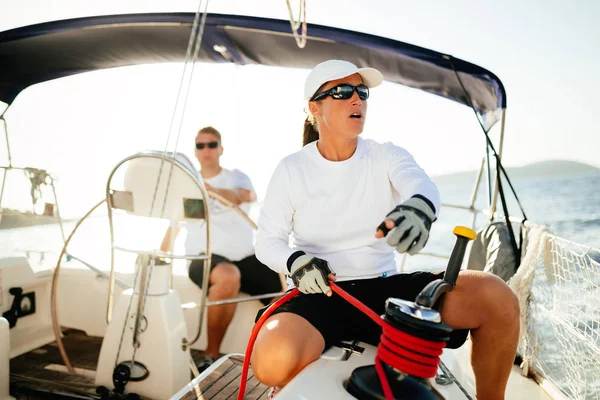 Attractive Strong Sport Woman Sailing Her Boat — Stock Photo, Image