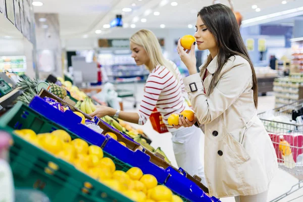 Women shopping vegetables and fruits — Stock Photo, Image