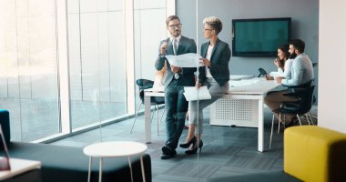 Modern toplantı odasında etmek ve iş kişi konferans