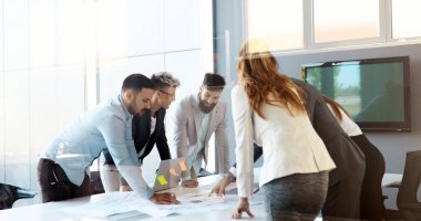 Modern toplantı odasında etmek ve iş kişi konferans