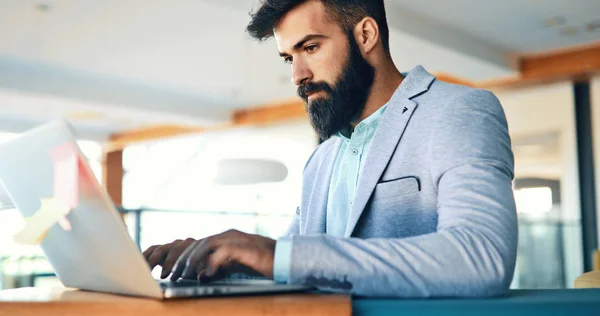 Businessman working on laptop — Stock Photo, Image