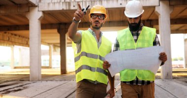 İnşaat sitede grubundaki kişiler