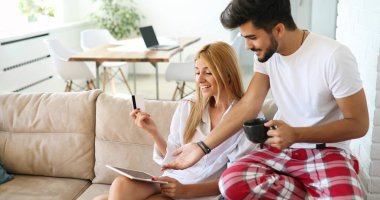  Çiftler birlikte vakit geçiriyorlar. 