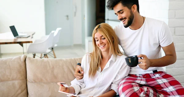 Paar keer samen tijd doorbrengen — Stockfoto