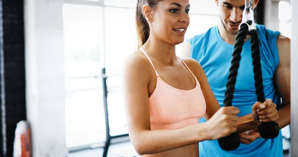 Trainer Helping Beautiful Woman Gym — Stock Photo, Image