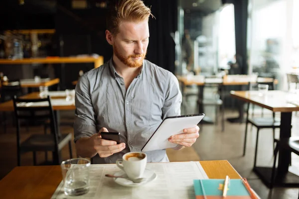 Busy blogger multitasking — Stock Photo, Image