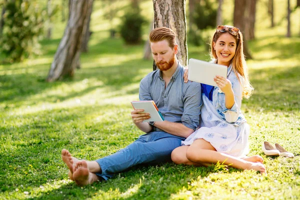 Studenti universitari carino studiare — Foto Stock