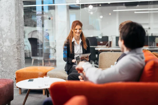 Conversazione uomini d'affari . — Foto Stock