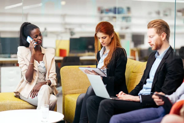 Conversación de gente de negocios . —  Fotos de Stock