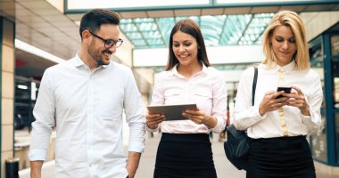 genç iş ortakları