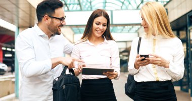 genç iş ortakları