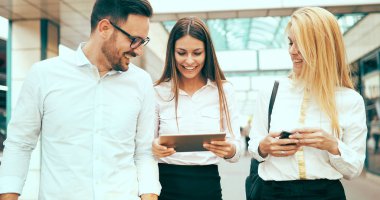 genç iş ortakları