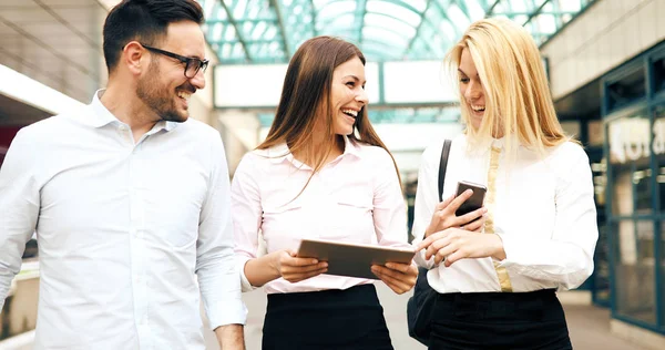 Jonge zakelijke partners — Stockfoto