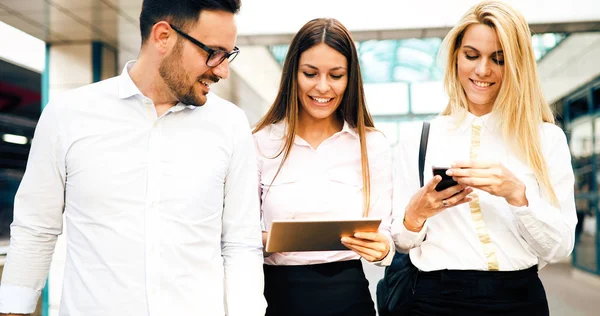 Jóvenes socios comerciales — Foto de Stock