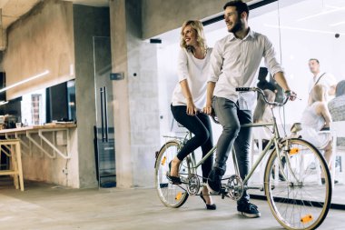 İş hareket, ortaklık