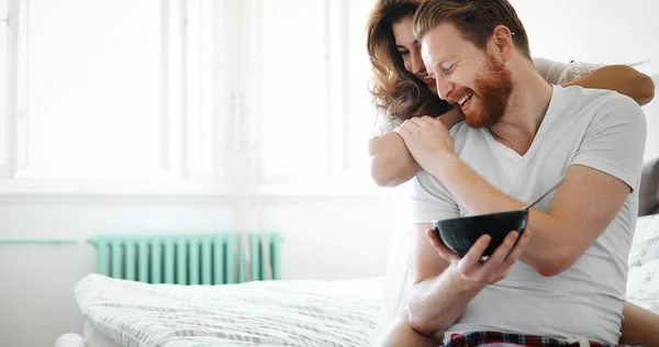 Couple romantique le week-end — Photo