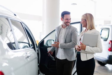 Araba satıyorsun profesyonel satış temsilcisi 