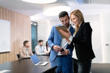 Tablet modern Office birlikte çalışma çekici çift
