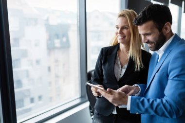 Tablet kullanarak çekici çift 