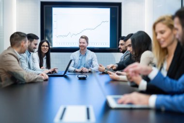 İş toplantı seminer konferans salonunda resmi