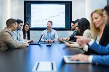 İş toplantı seminer konferans salonunda resmi