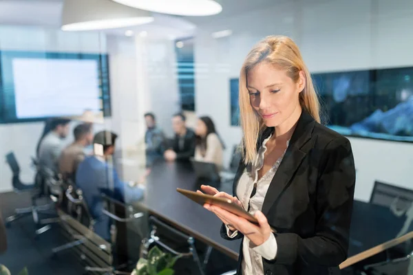 Beautiful Businesswoman Using Digital Tablet Modern Office — Stock Photo, Image