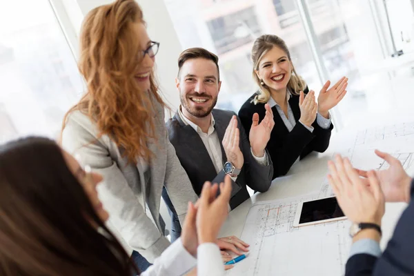 Equipo Arquitectos Trabajando Juntos Proyecto Oficina — Foto de Stock