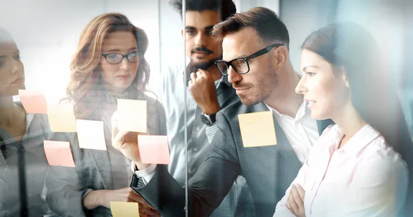 Colegas Trabalho Equipe Corporativa Trabalhando Escritório Moderno — Fotografia de Stock