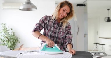 kadın giysileri evde Ütü