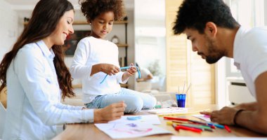 Annem ve babam çocuk ile çizim