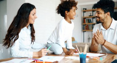 Annem ve babam çocuk ile çizim