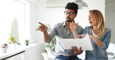 İş adamları ve çalışan mimarlar 