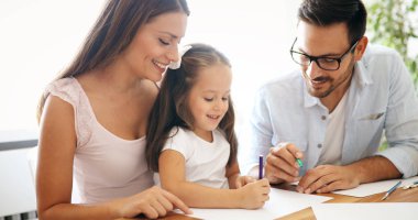 Mutlu aile eğlenceli harcama saat 