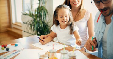 Mutlu aile eğlenceli harcama saat 