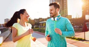 Genç çekici çift koşu